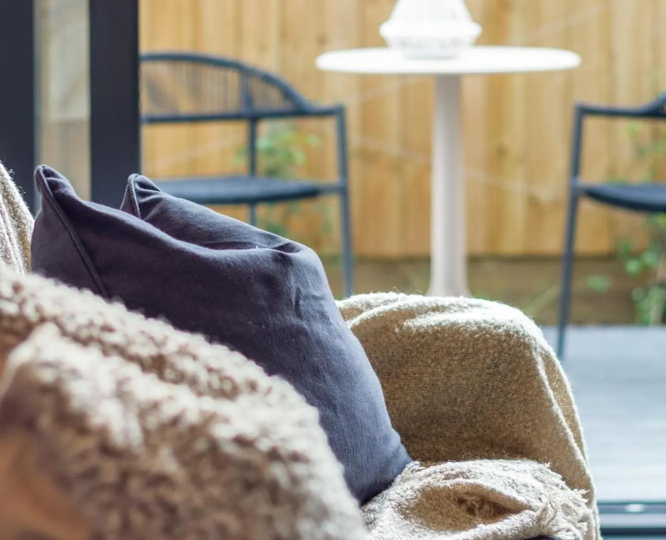 Single Level Studio, Cbd Escape: King Bed Christchurch