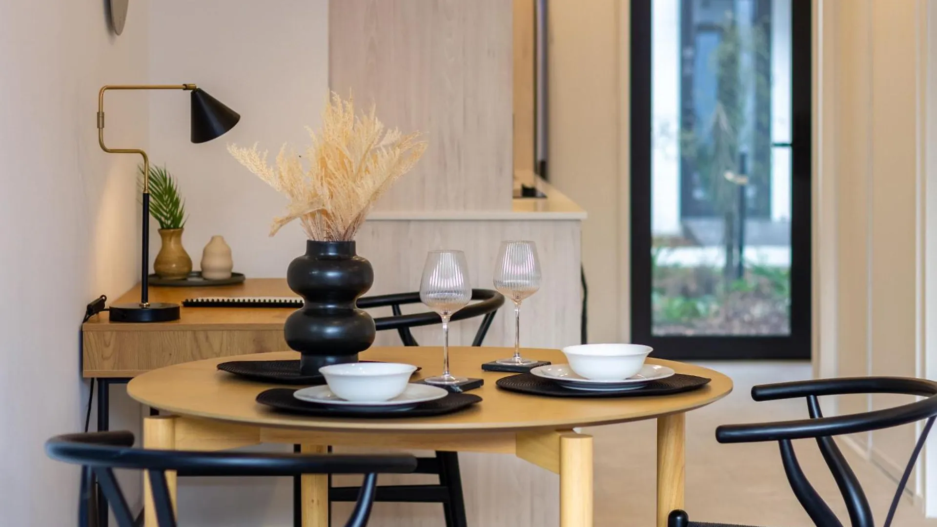Single Level Studio, Cbd Escape: King Bed Christchurch New Zealand