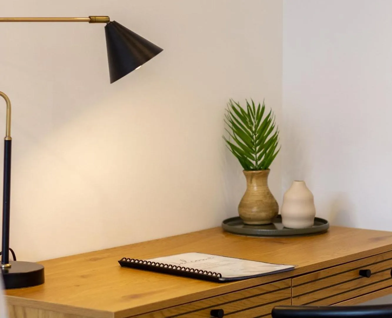 Apartment Single Level Studio, Cbd Escape: King Bed Christchurch New Zealand