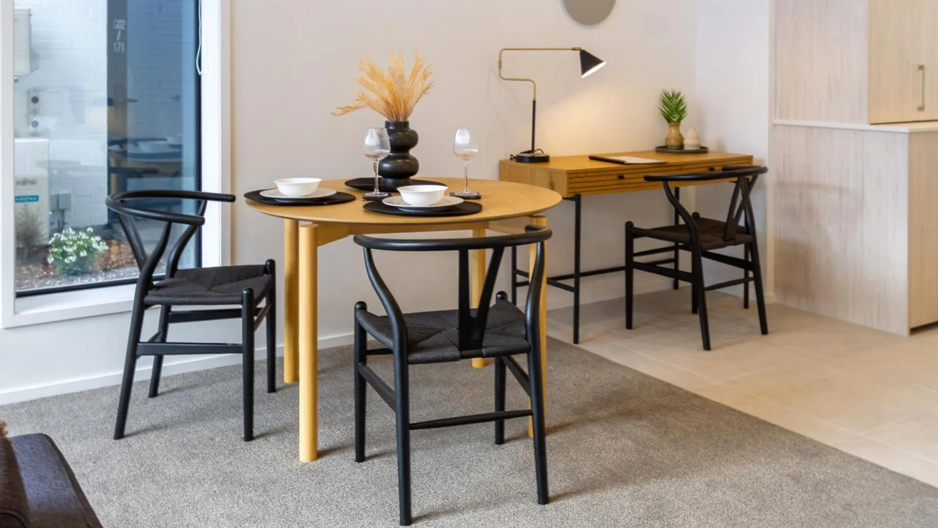 Single Level Studio, Cbd Escape: King Bed Christchurch Apartment