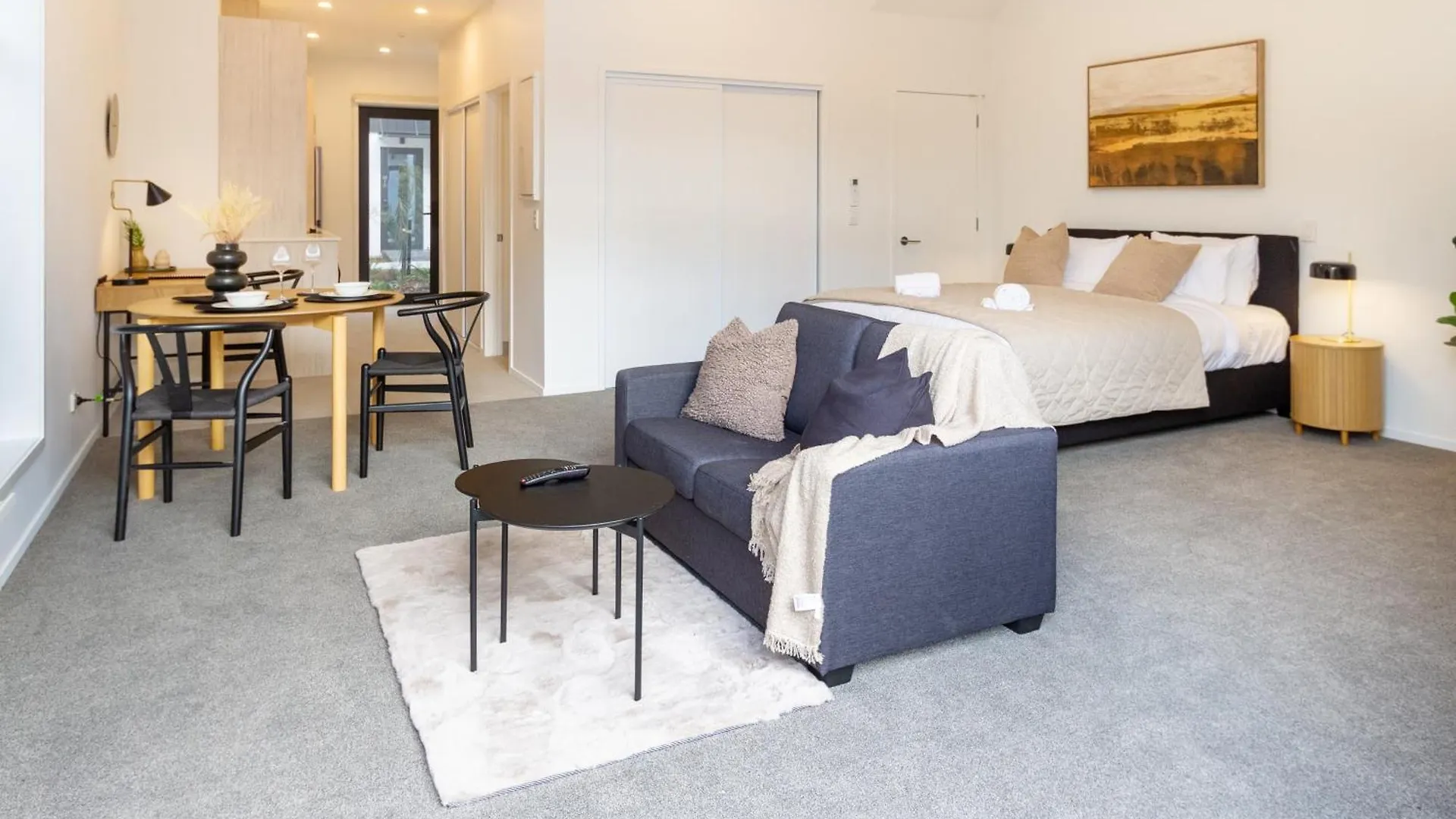 Single Level Studio, Cbd Escape: King Bed Christchurch New Zealand